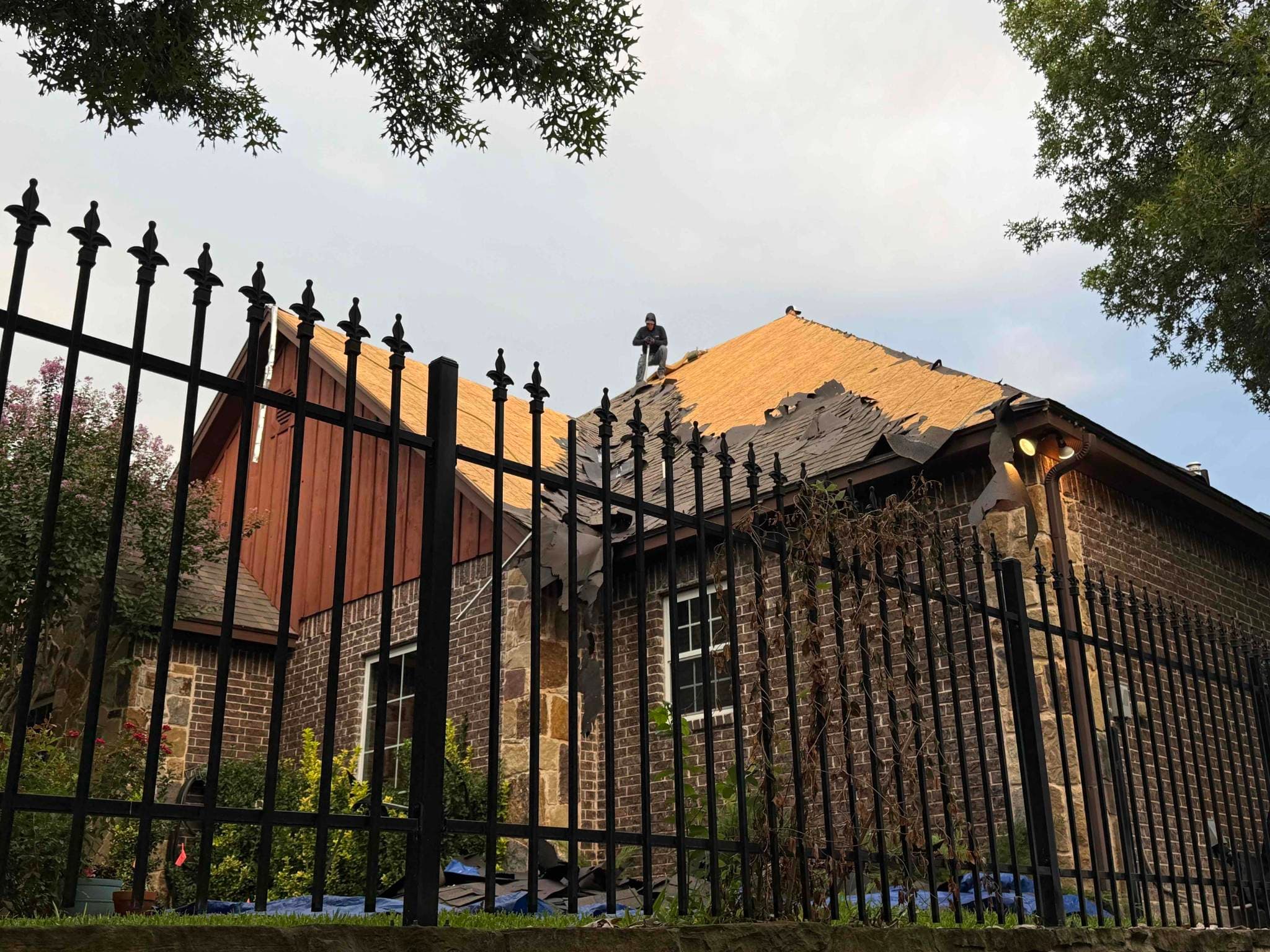 Project Crafting Durable Roofs in Weatherford Neighborhood image